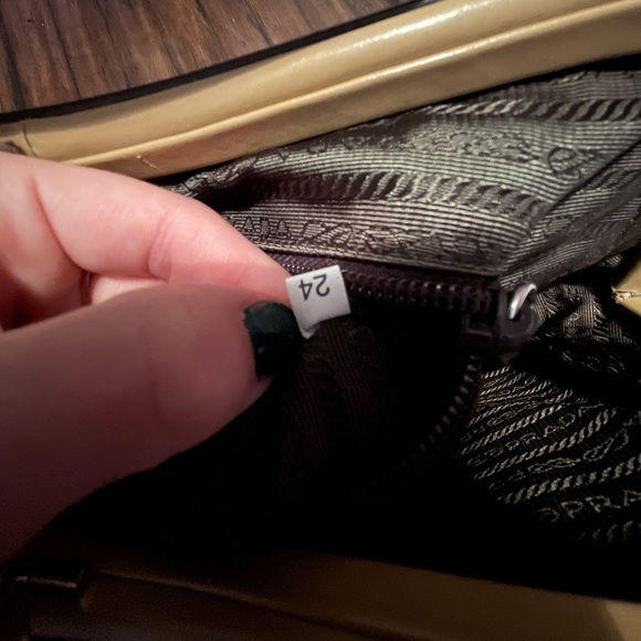 PRADA handbag - Picture 6 of 8